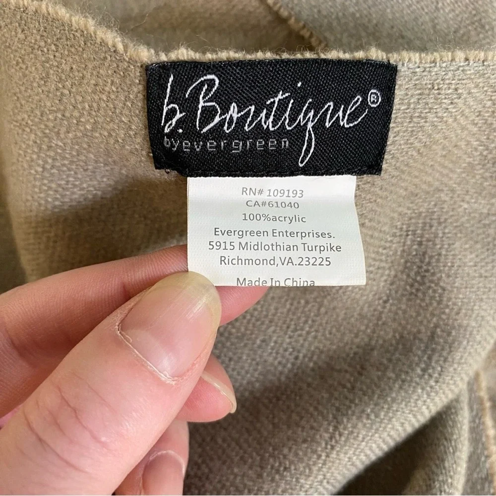 b. Boutique by evergreen Women's Scarf Two Tone Cream Tan Soft Floral‎ Detail